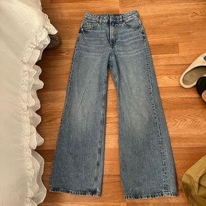 Wide leg blue jeans